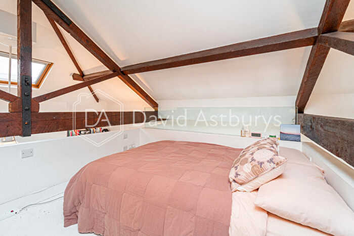1 Bedroom Flat To Rent In Kingsway Place, Clerkenwell, London, EC1R