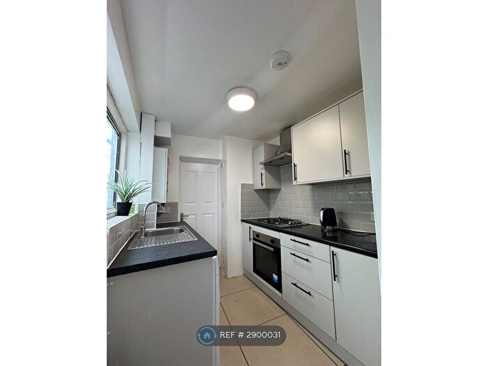 3 Bedroom End Of Terrace House To Rent In Stanley Grove, Croydon, CR0