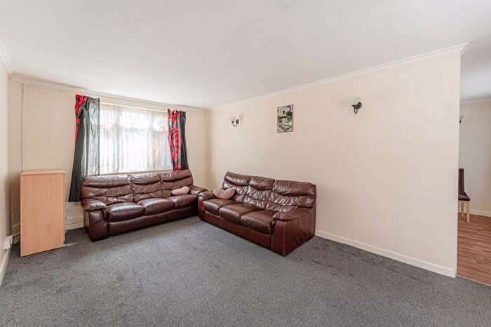 4 Bedroom Detached House For Sale In Scotland Green Road North, Enfield, EN3