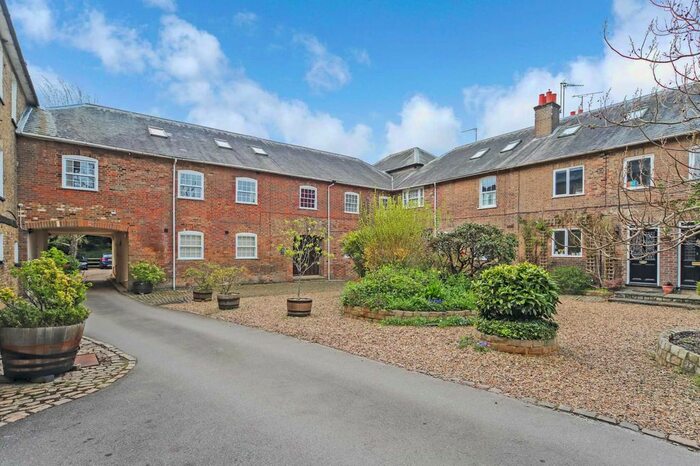 1 Bedroom Flat For Sale In Royal Court, Tring Station, HP23