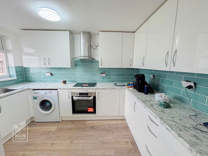 3 Bedroom Flat To Rent In Kennedy Avenue, Enfield, EN3