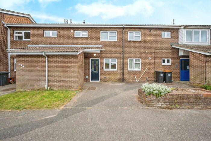 3 Bedroom Terraced House For Sale In Devizes Avenue, Bedford, MK41