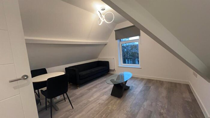 2 Bedroom Apartment To Rent In Richmond Road, Cardiff, CF24