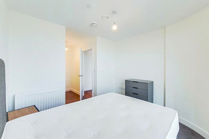 2 Bedroom Apartment To Rent In Green Street, London, NW10