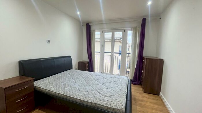 2 Bedroom Apartment To Rent In Royal Arch, B1