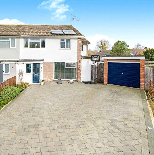 4 Bedroom Semi Detached House For Sale In Knaphill, Woking, Surrey, GU21