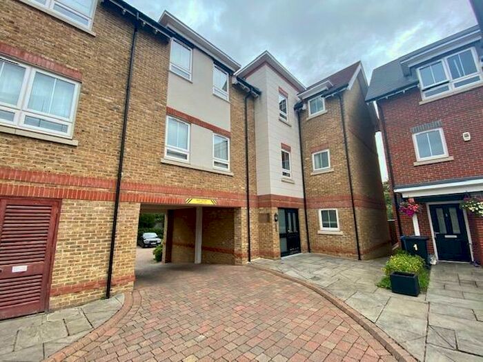 2 Bedroom Apartment To Rent In Kingfisher Drive, Maidenhead, SL6