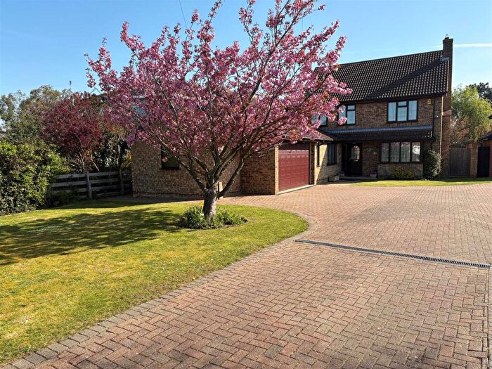 4 Bedroom Detached House For Sale In Luton Road, Wilstead, MK45