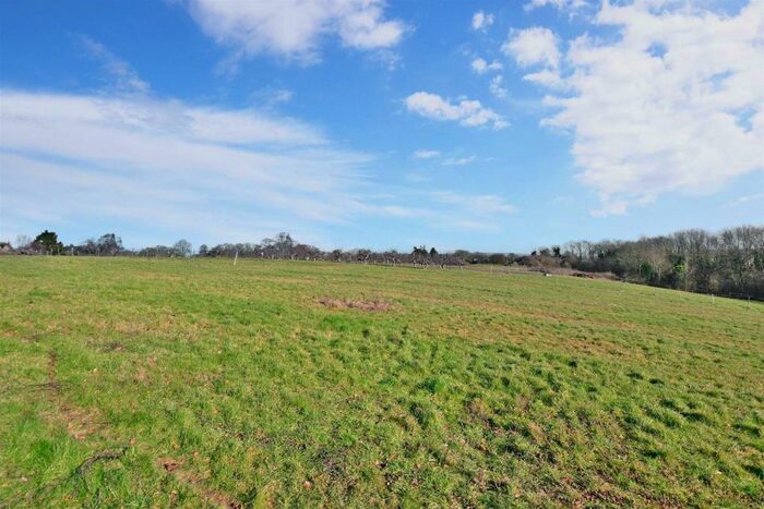 4 Bedroom Bungalow For Sale In Hadley Close, Meopham, Kent, DA13