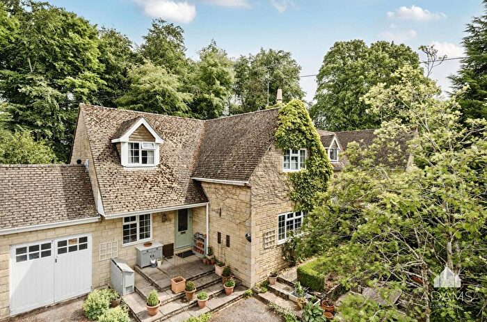 3 Bedroom Link Detached House For Sale In The Sherry, Temple Guiting, GL54