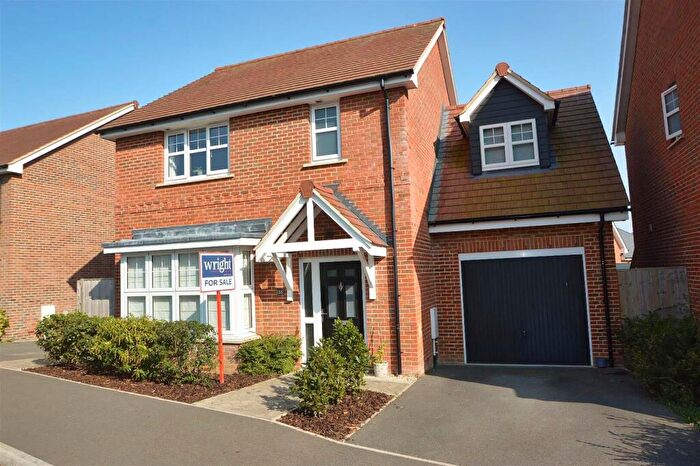 4 Bedroom Detached House For Sale In West Acre Park, PO33