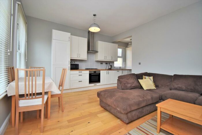 2 Bedroom Maisonette To Rent In Blythe Vale London, SE6