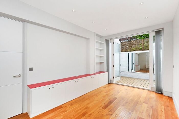 4 Bedroom Mews To Rent In Horbury Mews, London, W11