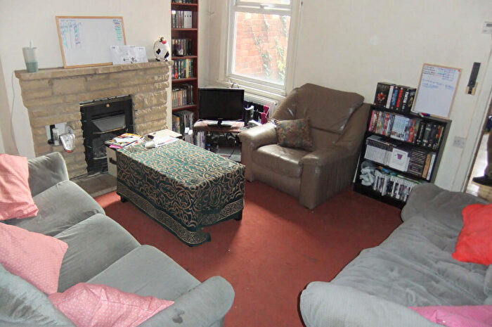 4 Bedroom Terraced House To Rent In Liverpool Road, Reading, Berkshire, RG1
