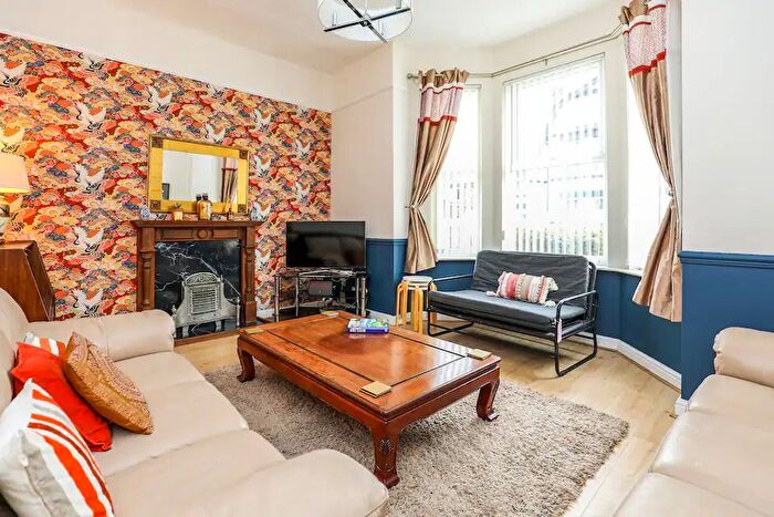 5 Bedroom Detached House To Rent In Freehold St, Kensington, L7
