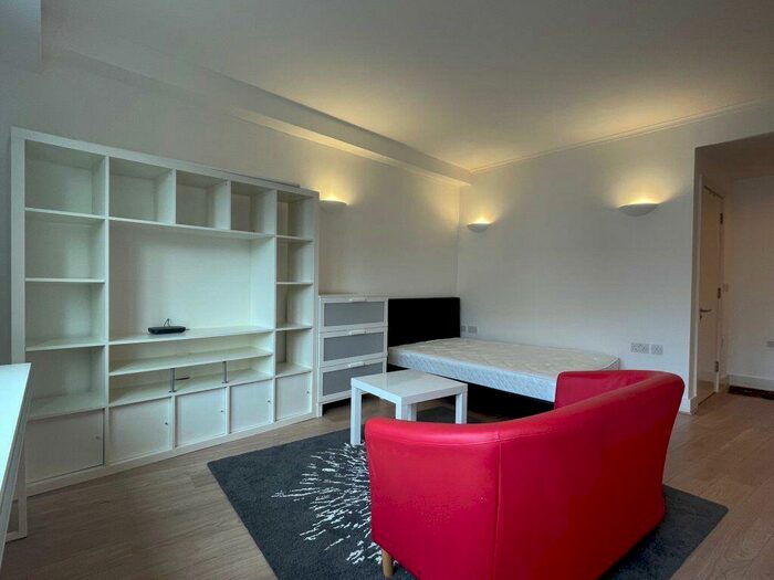 Flat To Rent In Brighton Belle -, P15