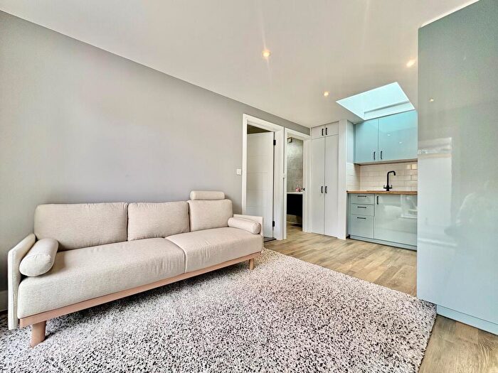 1 Bedroom Apartment To Rent In River Avenue, Hoddesdon, EN11