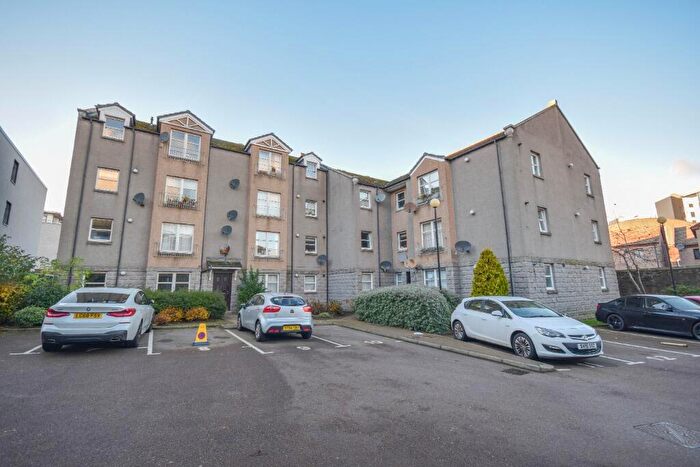 2 Bedroom Flat To Rent In Wilowgate Close, Aberdeen, AB11