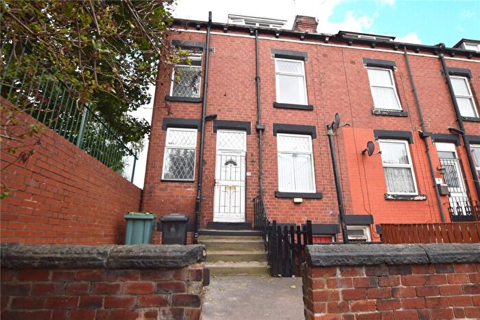 2 Bedroom End Of Terrace House To Rent In Garnet Avenue, Leeds, LS11