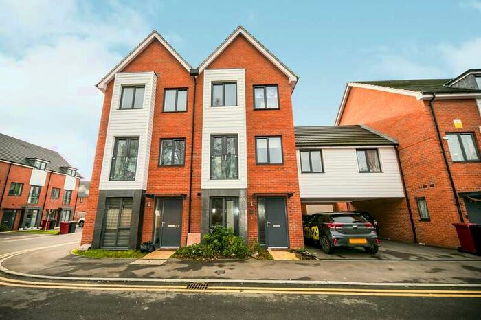 5 Bedroom Semi-Detached House To Rent In Robert Parker Road, Reading, RG1