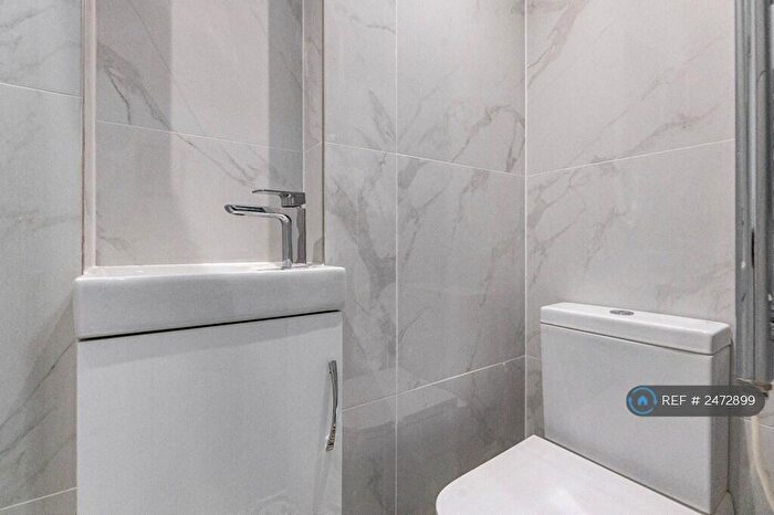 Studio To Rent In Walm Lane, London, NW2