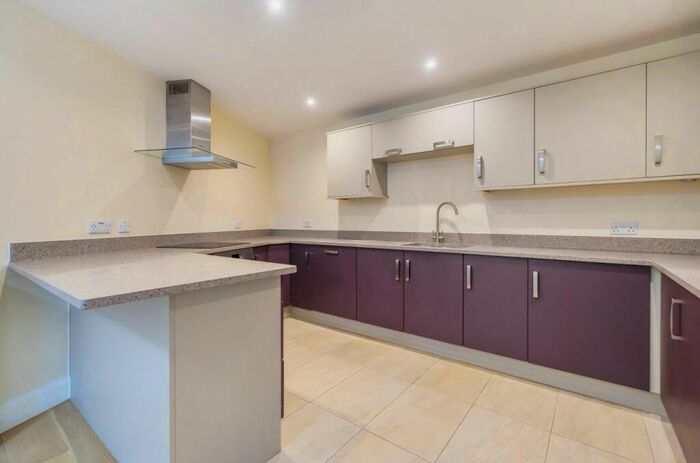 2 Bedroom Apartment To Rent In Milton Road, Wokingham, Berkshire, RG40
