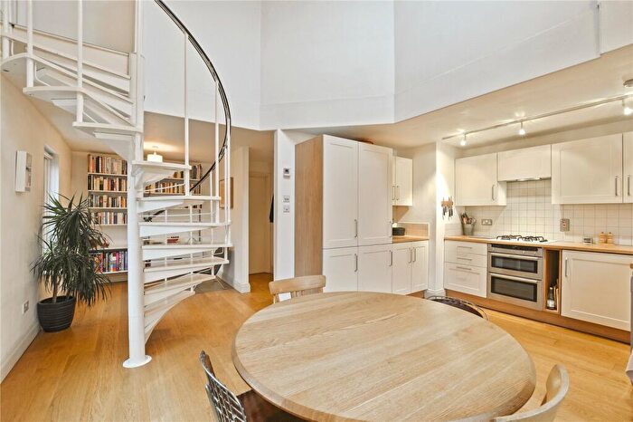 2 Bedroom Flat To Rent In The Terraces, Garner Street, London, E2