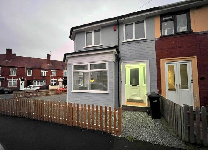 3 Bedroom End Of Terrace House To Rent In Belgrave Road, Halesowen, West Midlands, B62