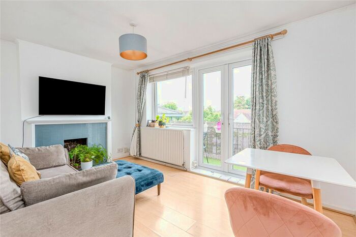 1 Bedroom Flat To Rent In Sudbrooke Road, Between The Commons, SW12