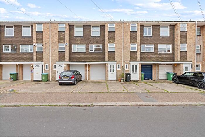 3 Bedroom Town House For Sale In Stocker Road, Bognor Regis, PO21
