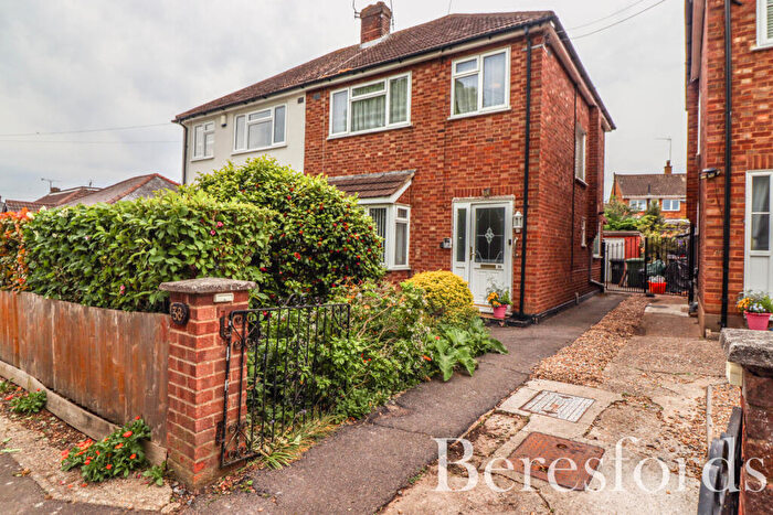 3 Bedroom Semi-Detached House For Sale In Grange Road, Billericay, CM11