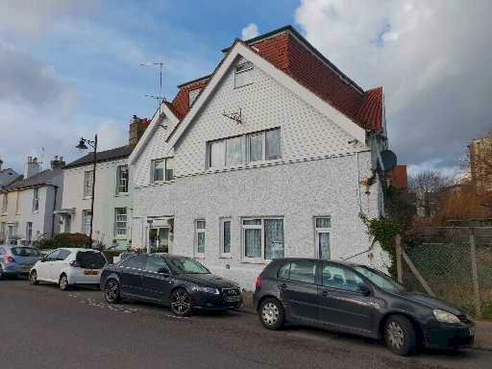 Studio To Rent In River Road, Littlehampton, BN17