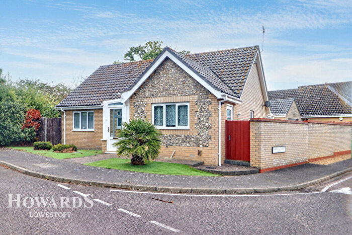 3 Bedroom Detached Bungalow For Sale In Willowvale, Lowestoft, NR32