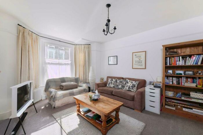 2 Bedroom Flat To Rent In Fernlea Road, Balham, SW12