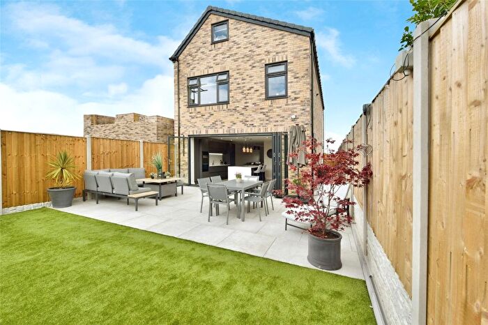 4 Bedroom Detached House For Sale In Fox Lane, Sheffield, South Yorkshire, S12