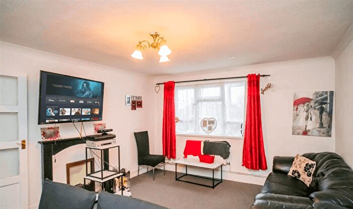 2 Bedroom Flat For Sale In Hounslow, TW4
