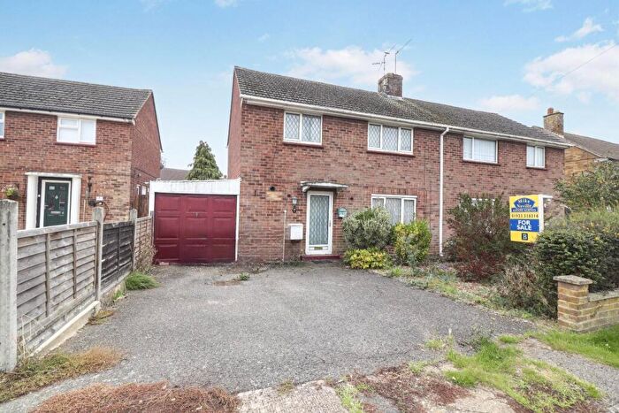 3 Bedroom Semi Detached House For Sale In Slaters Close, Rushden, NN10