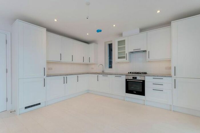 2 Bedroom Flat To Rent In Downsview Road, Upper Norwood, London, SE19