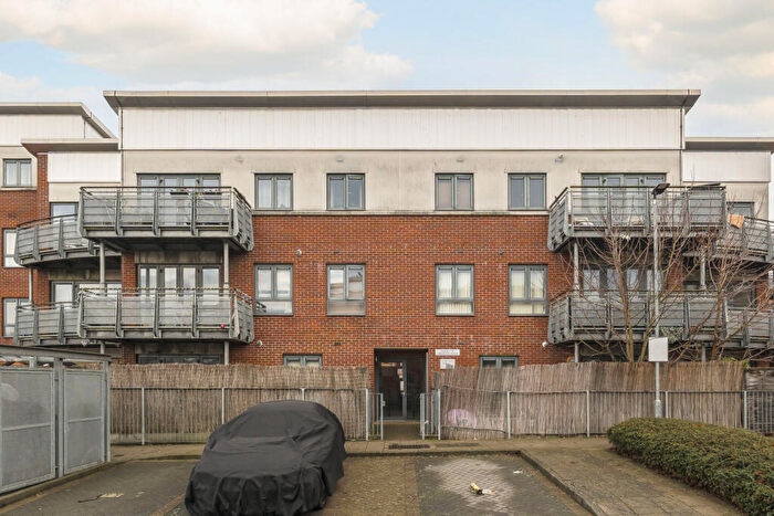 2 Bedroom Flat For Sale In Gunyard Mews, London, SE18