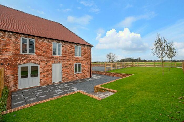 3 Bedroom Barn Conversion For Sale In Moseley Road, Hallow, Worcestershire, WR2