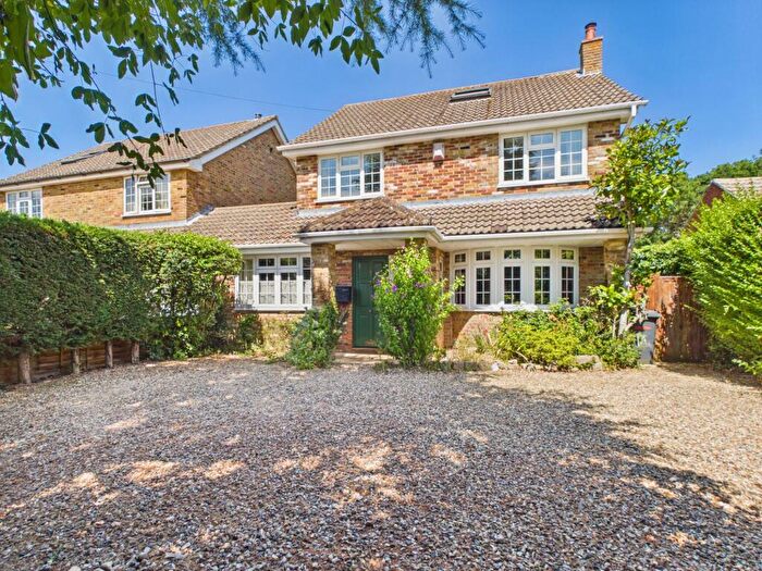 4 Bedroom Link Detached House For Sale In Burney Bit, Pamber Heath, RG26