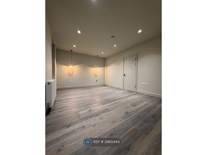 1 Bedroom Flat To Rent In Brooke Road, London, N16