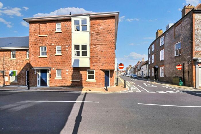 2 Bedroom Flat To Rent In St. James Street, Newport, PO30