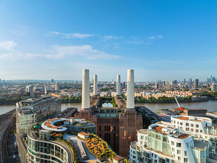 3 Bedroom Apartment For Sale In Boiler House Square, Battersea Power Station, SW11