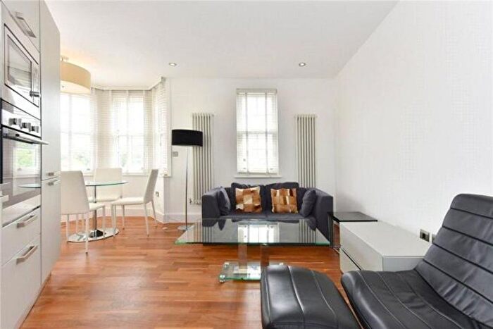 2 Bedroom Flat To Rent In Golders Green Crescent, Golders Green, NW11