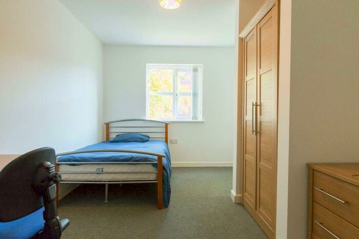 3 Bedroom Flat To Rent In Room Within Flat Spring Court, Spring Road, Ipswich, IP4