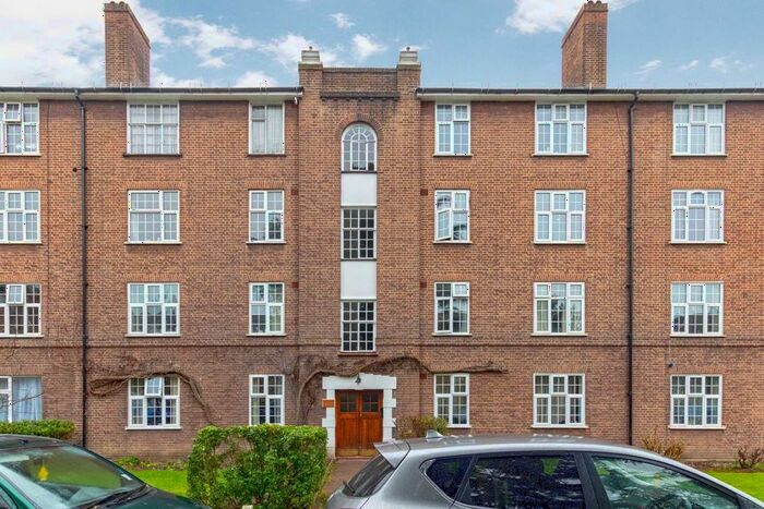 3 Bedroom Flat To Rent In Birkenhead Avenue, Kingston Upon Thames, KT2