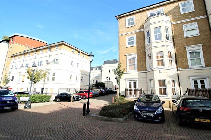 3 Bedroom Flat To Rent In Northpoint Square, Kentish Town, NW1