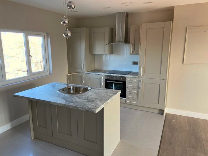 2 Bedroom Flat To Rent In Catford Hill, London, SE6