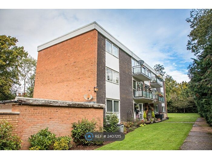 2 Bedroom Flat To Rent In West End Lane, Stoke Poges, Slough, SL2